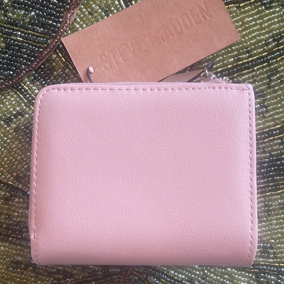 Brand New Steve Madden Blush Pink Snap Bifold Wallet Zip Compartment Metal Logo - Picture 4 of 15